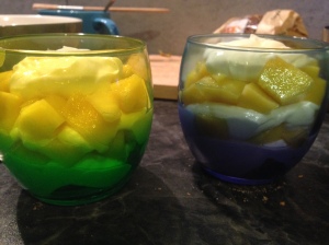 Dos vasitos de tiramisu de mango :-)